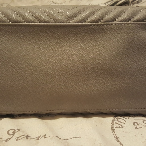 NWT VICTORIA'S SECRET V-Quilt Tote Shoulder Bag - Picture 6 of 8